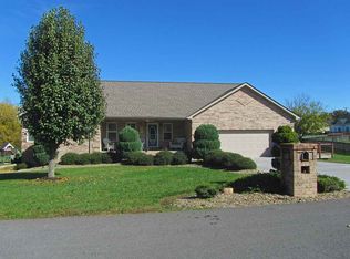 1672 Sams Dr, Dandridge, TN 37725