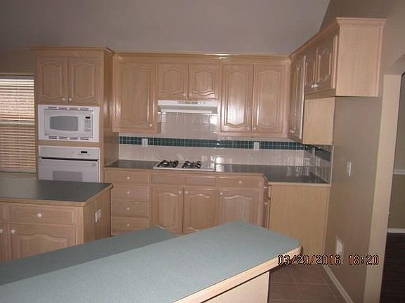 4th image of 12100 Primrose Ln