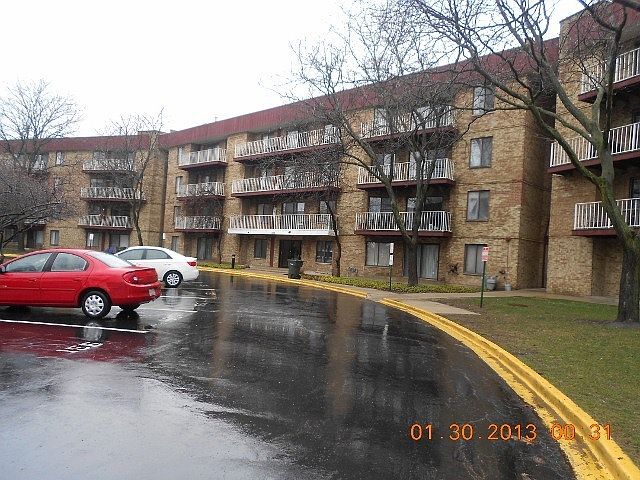 1st image of 5400 N Astor Ln #412