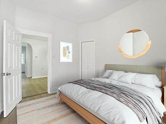 2nd image of 136A Clendenny Ave #2
