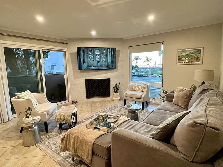 6690 Vista Del Mar #C — Photo 2