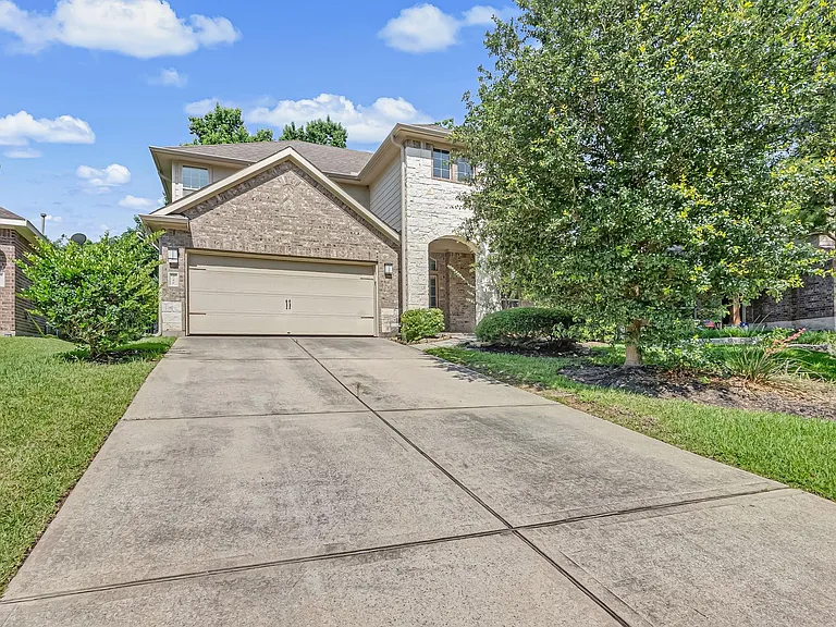 146 Black Swan Place The — Photo 1