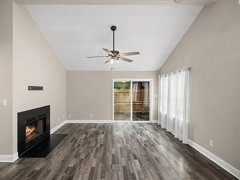 3045 Yorktown Cir — Photo 11