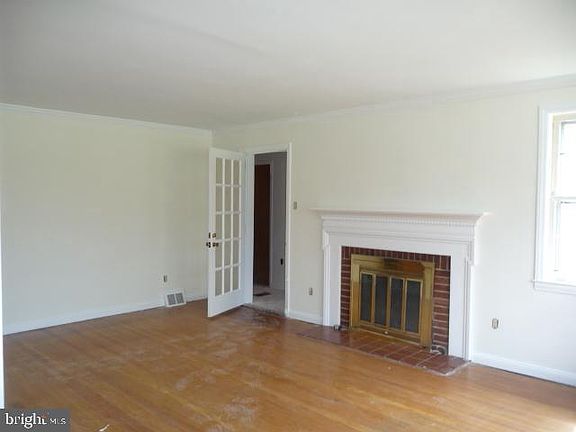5th image of 103 S Llanwellyn Ave
