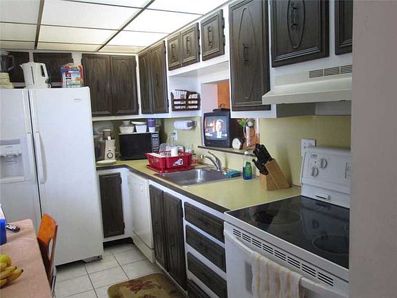 5th image of 3940 NW 42nd Ave APT 422