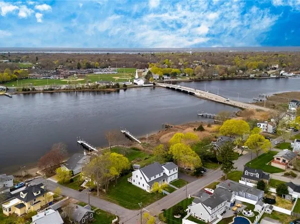 27 Bowden Ave, Barrington, RI 02806