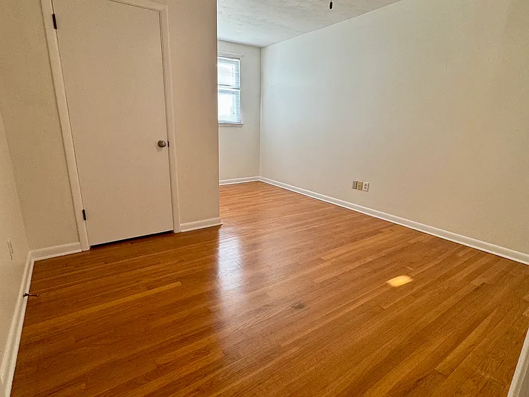 1423 Taft Park — Photo 18