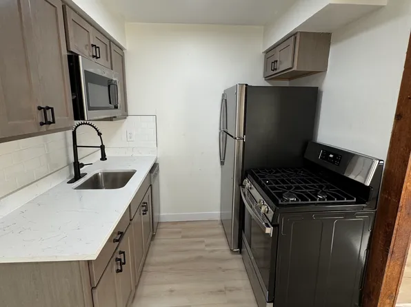 2217 169th St APT 26, Hammond, IN 46323