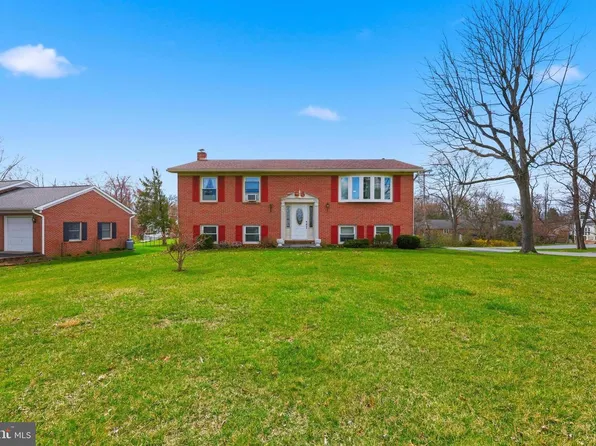 530 Tuscawilla Dr, Charles Town, WV 25414