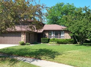 1053 Oak Dr, Beecher, IL