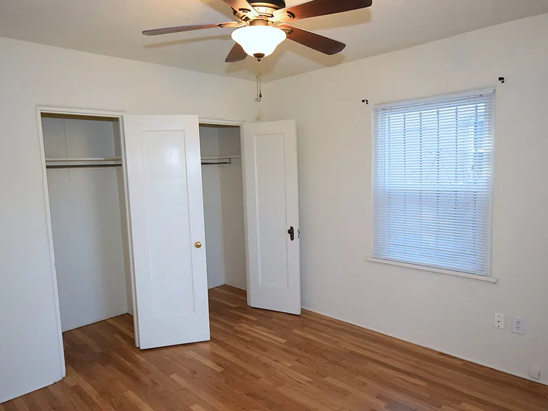 402 Girard Blvd SE — Photo 9
