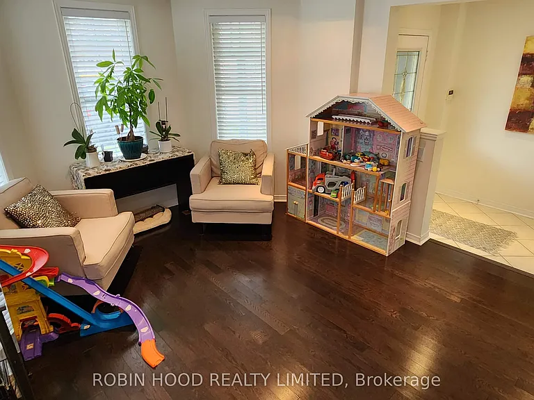 103 Selkirk Dr — Photo 6