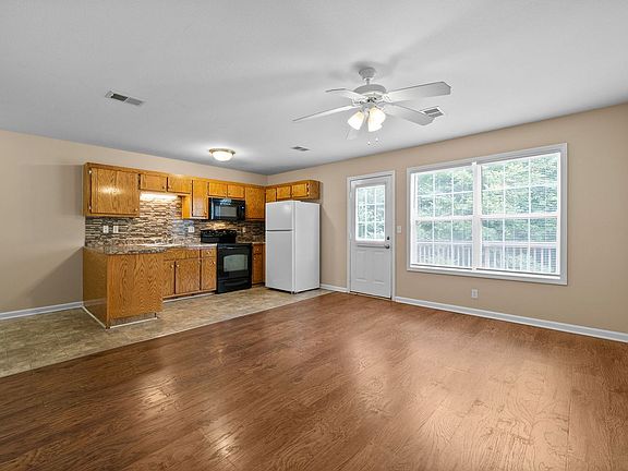 4th image of 247 Senator Dr APT B