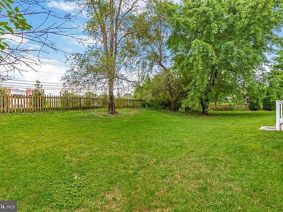 5th image of 19212 Jamestown Dr