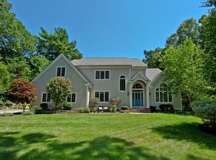 10 Russet Ln, Lynnfield, MA 01940