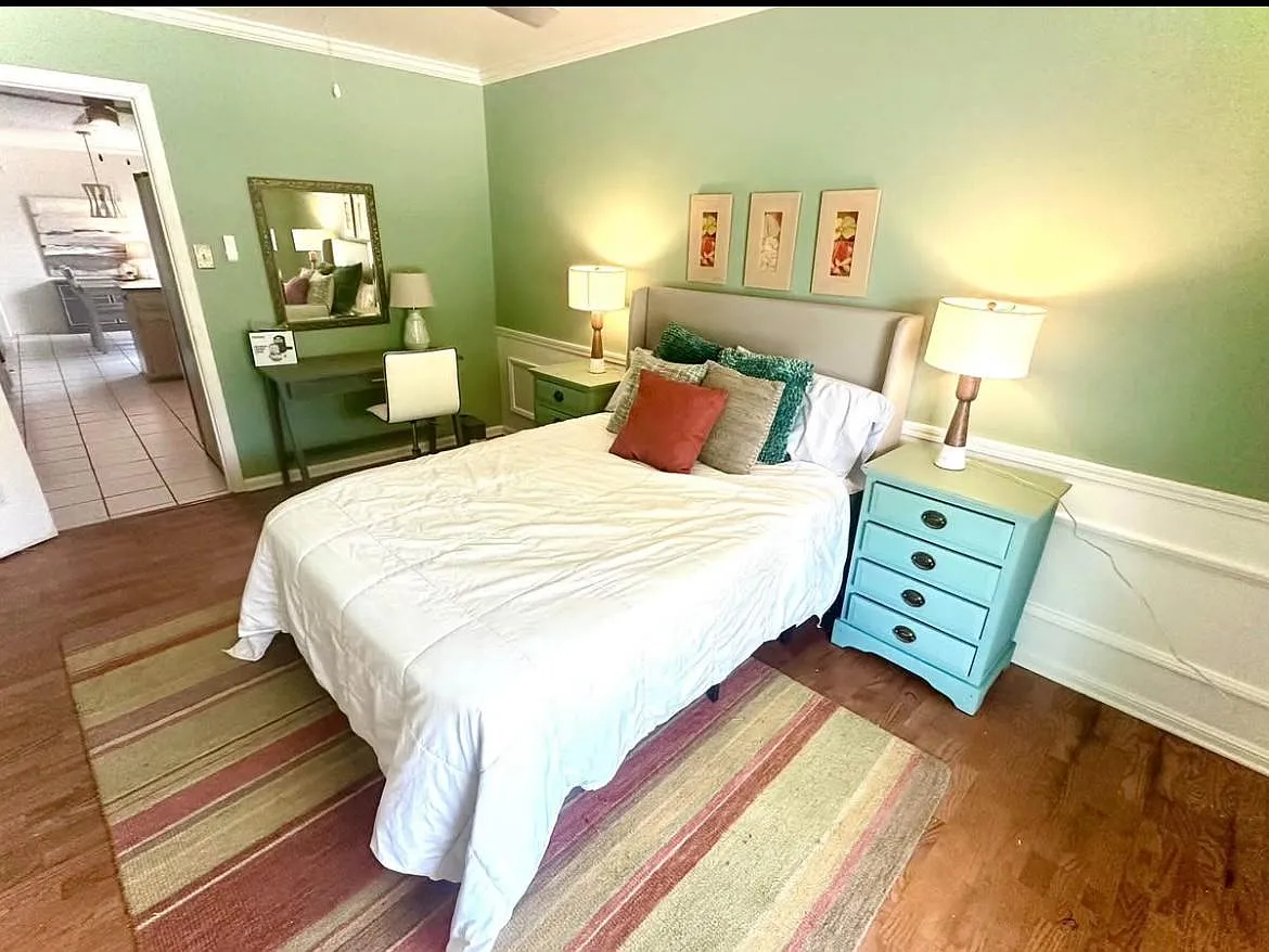 12458 Goodwood Blvd - Room 2 — Photo 1