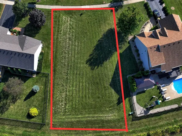 1303 Briarwood Ln, Sandwich, IL 60548