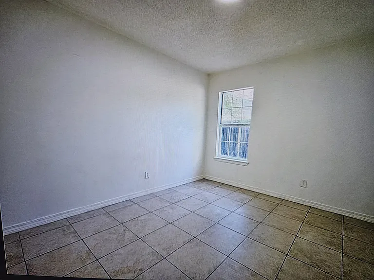 1204 Seneca St — Photo 5