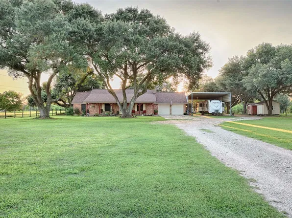 2211 Riverview Dr, Richmond, TX 77469