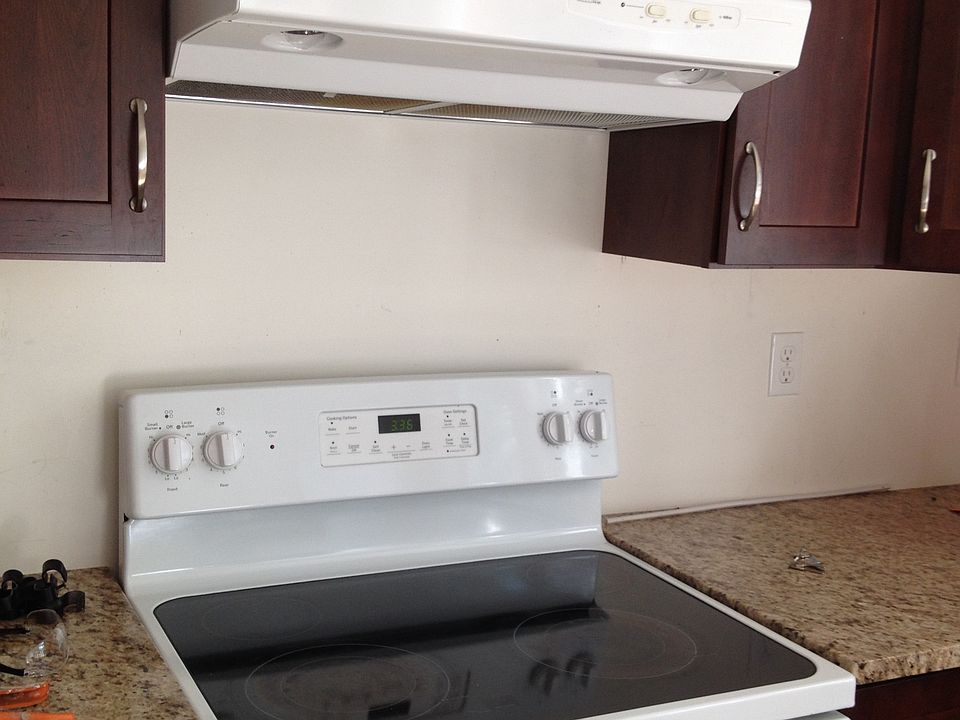 2nd image of 132 Warren St