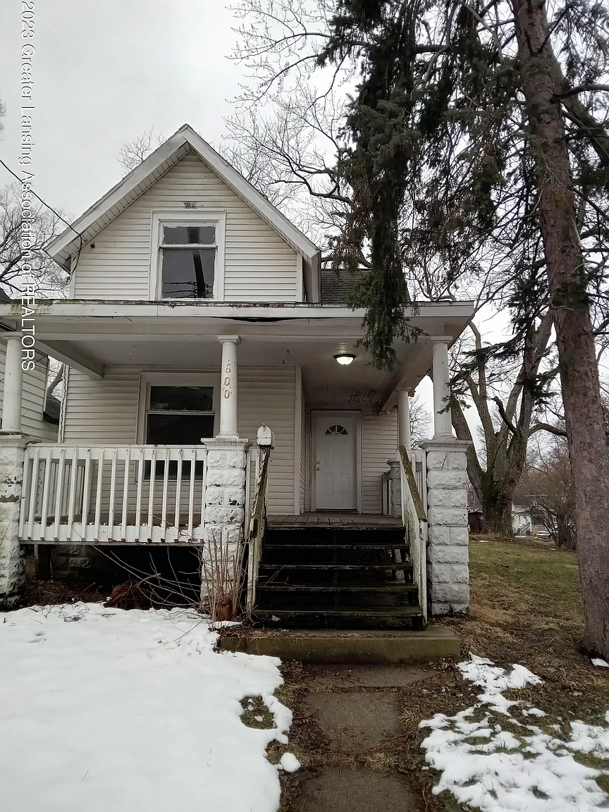 600 Baker St photo 1