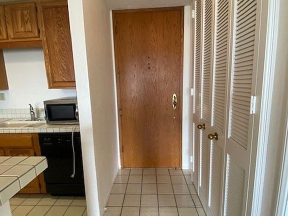 5th image of 3833 Lamont St Unit 2D