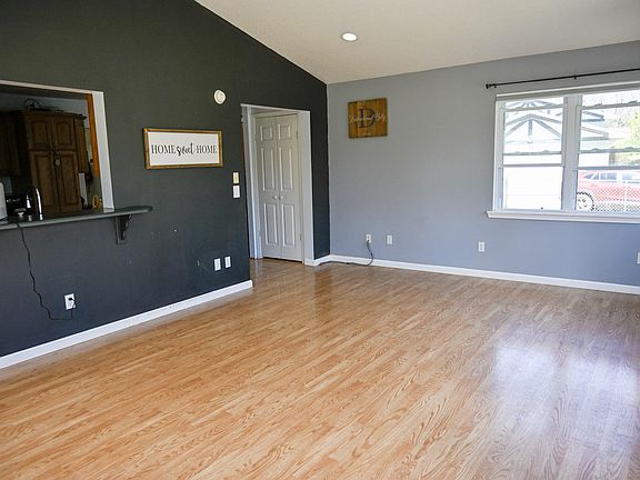 5th image of 18090 Shamrock Blvd