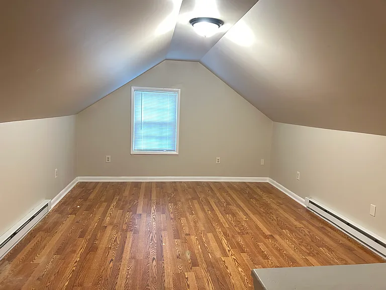 630 Wallace St — Photo 15