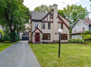 31 Tottenham Rd, Irondequoit, NY 14609