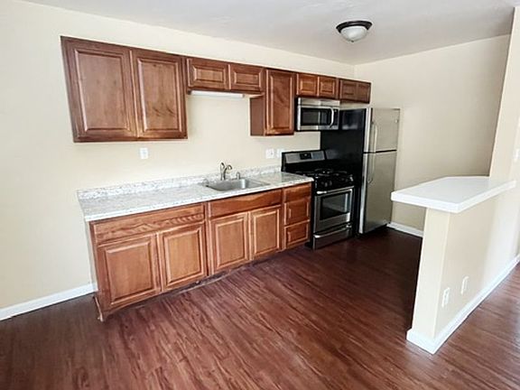 4th image of 4053 44th St APT 4
