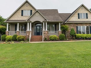 340 Carriage Gate Dr, Wellford, SC 29385