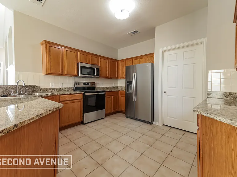 320 Creekside Dr — Photo 10