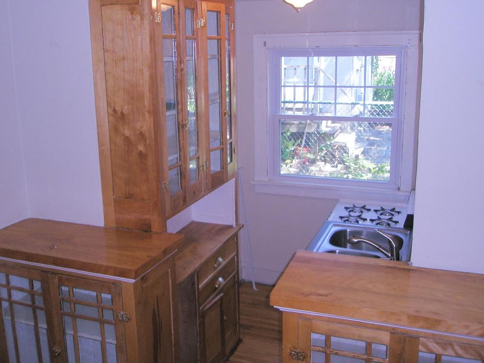 2nd image of 1696 Ashland Ave APT 3