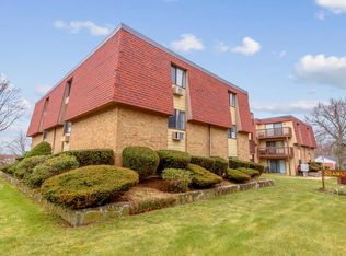 4162 Post Rd APT 4, East Greenwich, RI 02818