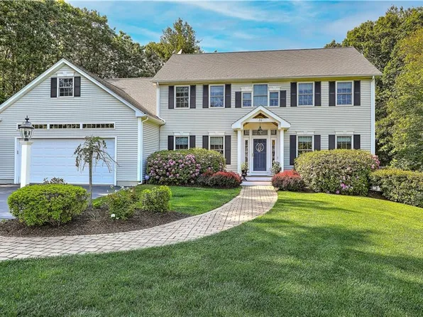 16 Preserve Dr, Cumberland, RI 02864