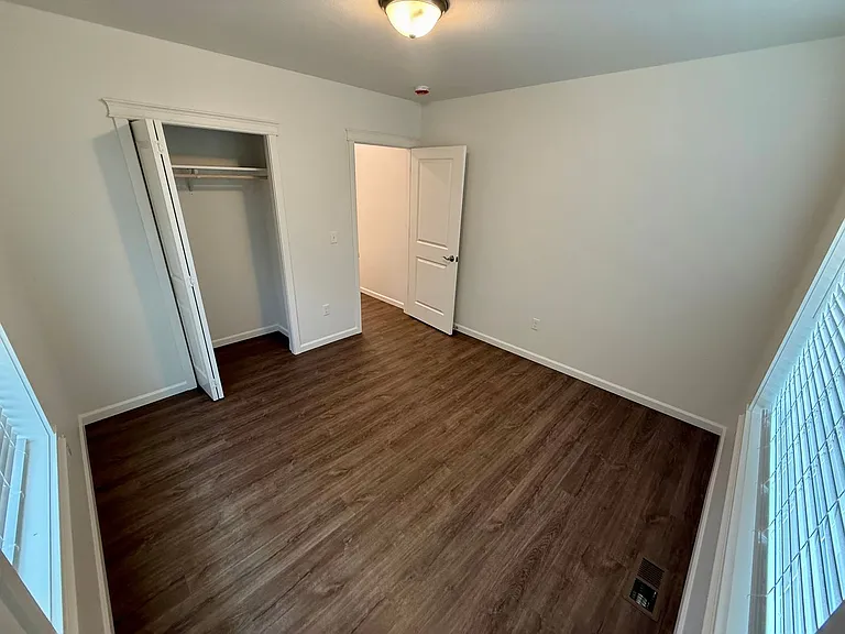1329 Elm St — Photo 33