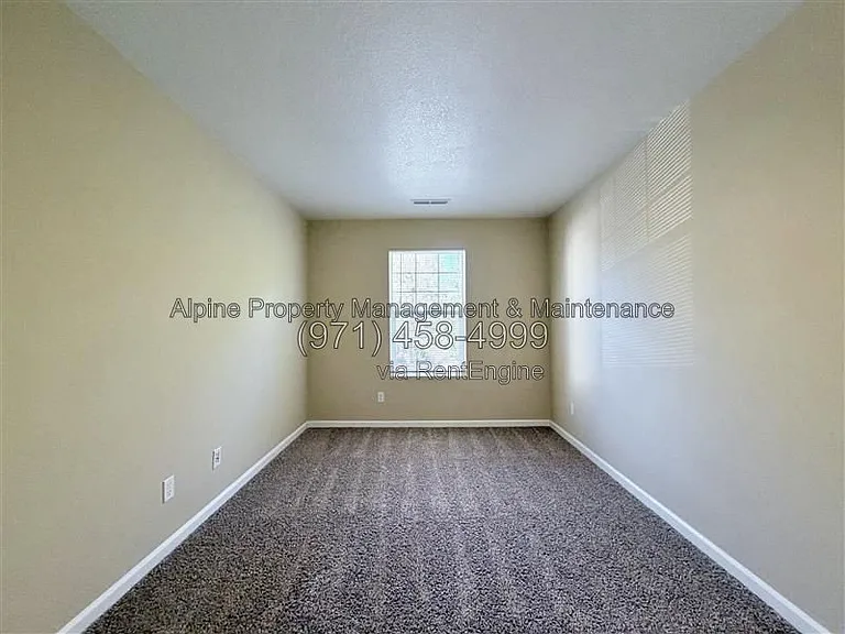 5758 NE Damsel Dr — Photo 23