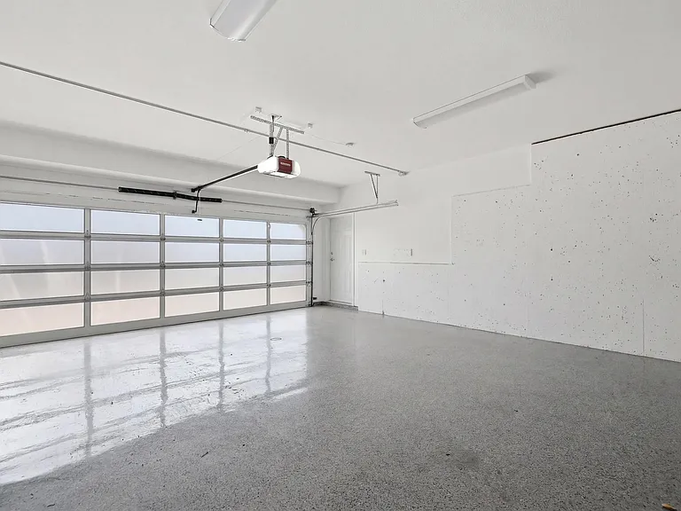 15240 Victoria Ave — Photo 21