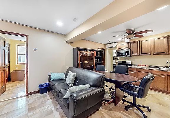 4th image of 4 Florence Ave Floor 1