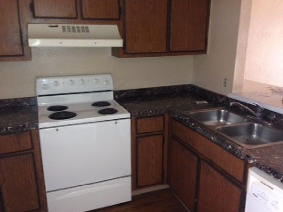 5th image of 2826 E Marconi Ave APT 203
