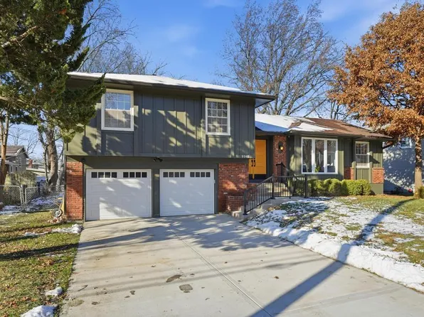 9948 Rosehill Rd, Lenexa, KS 66215