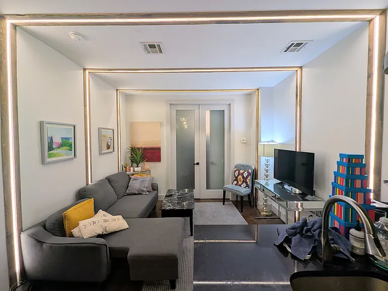 237 Frost St #1A — Photo 1