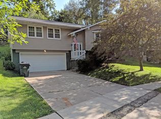 3225 Elaine Dr NW, Cedar Rapids, IA 52405