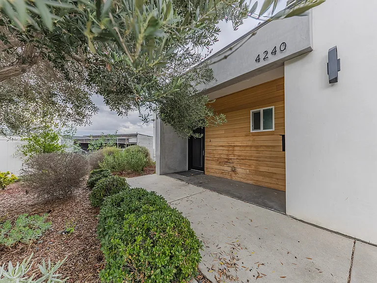 4240 Barrett Rd — Photo 17