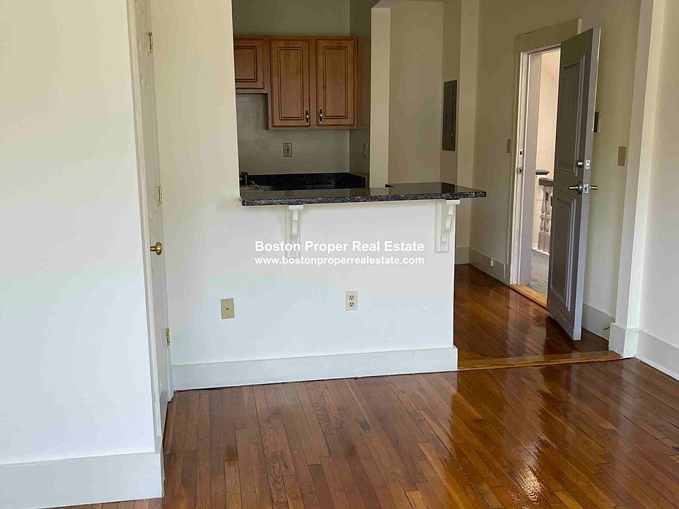 2nd image of 55 Queensberry St #11S