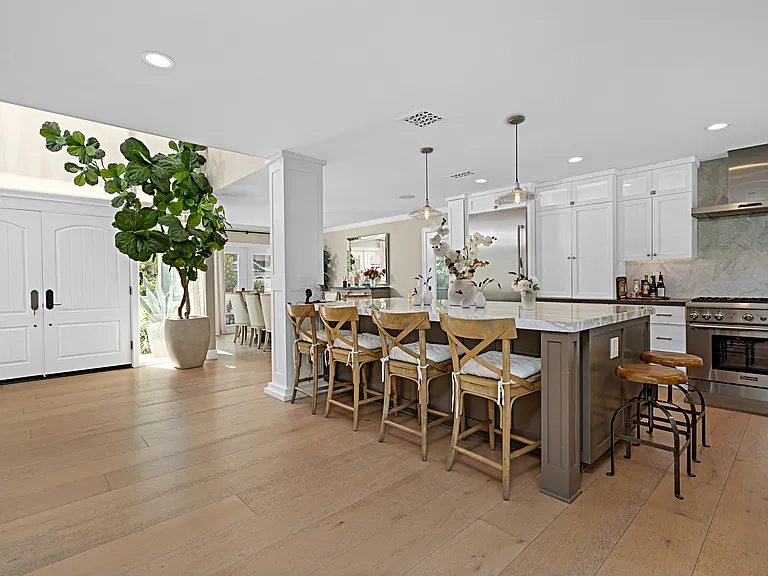 1574 Devonshire Ave — Photo 8