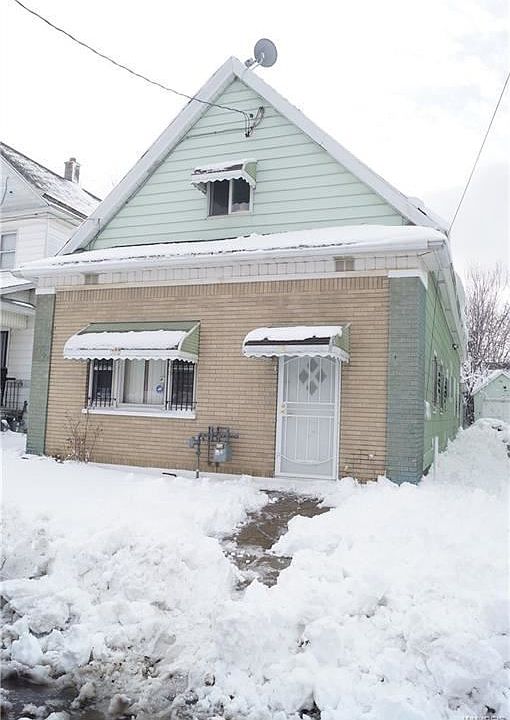 1st image of 370 Curtiss St
