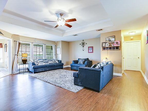 3rd image of 3021 McGill Blvd