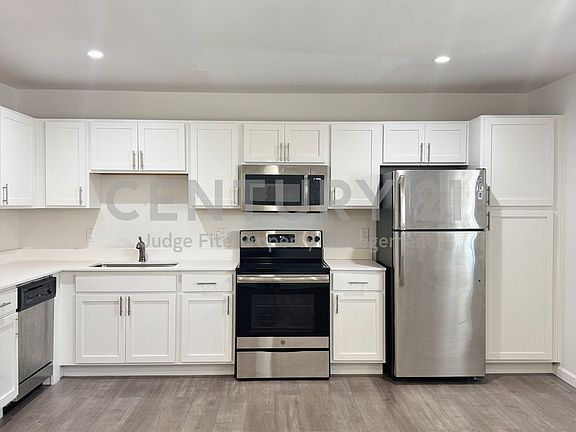 4th image of 5010 San Jacinto St #205