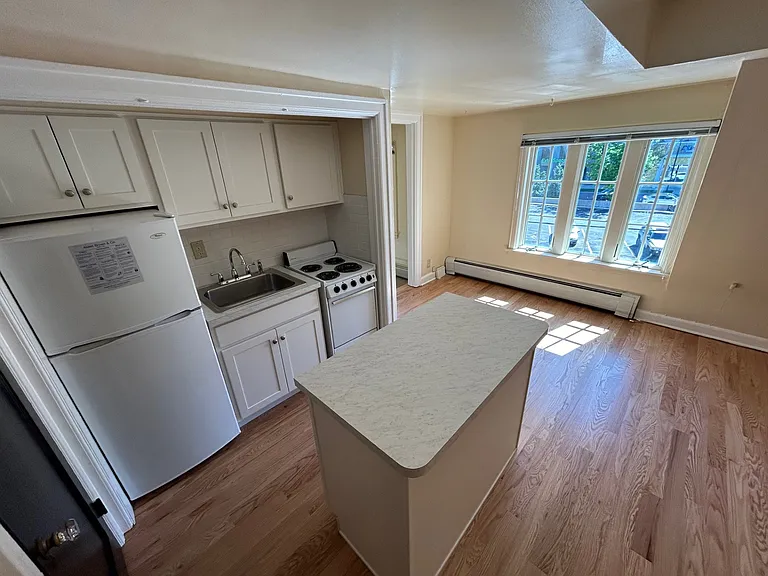 Chateau Apartments — Photo 21
